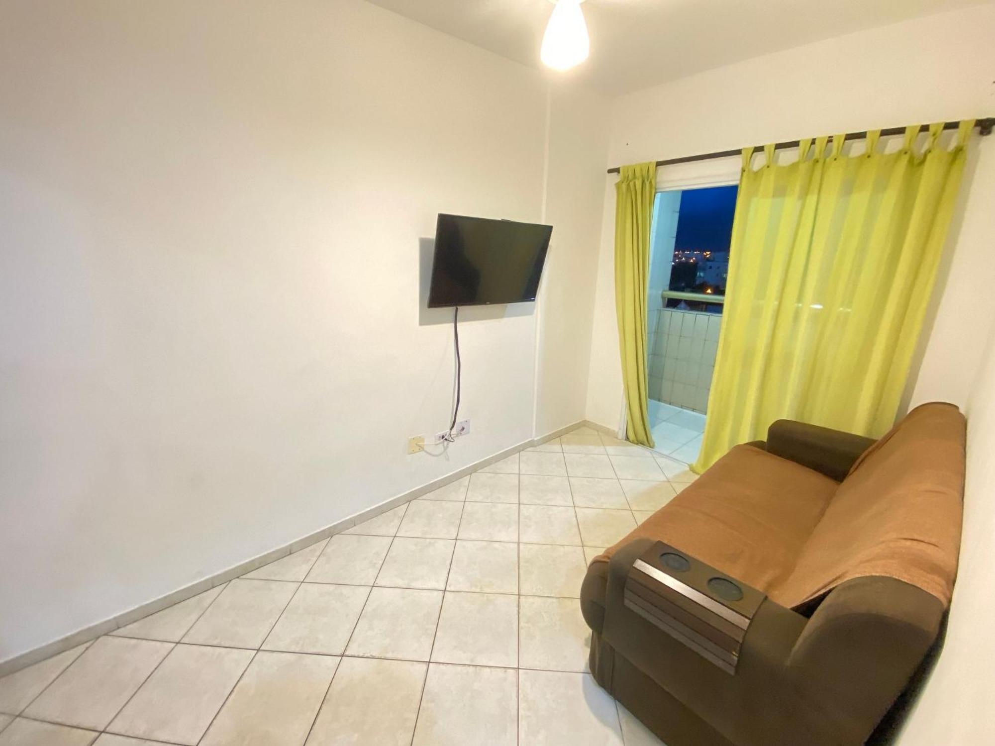 Pé Na Areia Do Caiçara *
